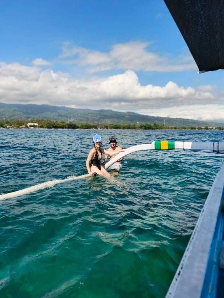 Couple snorkeling during Dolphin Snorkeling Lovina tour